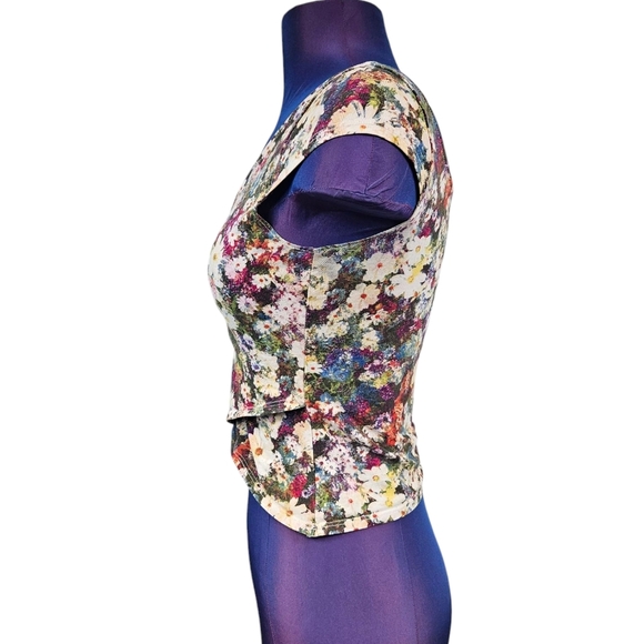 Guess Y2K Floral Faux Wrap Crop Top Short Sleeve‎ Size Small Women's R47 - Picture 3 of 7